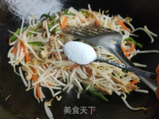 青椒肉丝炒豆芽的做法步骤：8