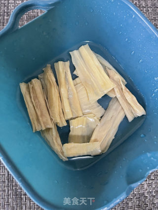 蒜蓉排骨蒸腐竹的做法步骤：2