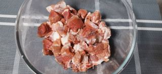 孜然羊肉的做法步骤：1