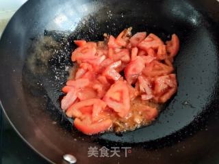 海鲜菇番茄肉片汤的做法步骤：4