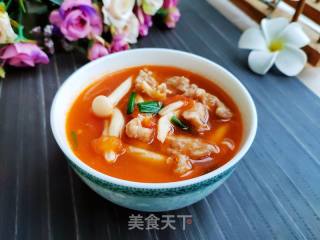 海鲜菇番茄肉片汤的做法步骤：8