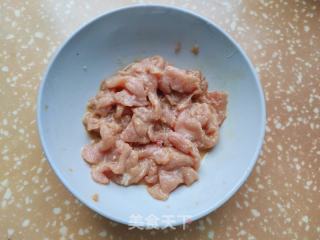 肉片海鲜菇番茄豆皮汤的做法步骤：1