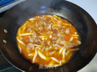 肉片海鲜菇番茄豆皮汤的做法步骤：8