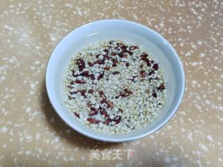 赤豆薏仁糯米粥的做法步骤：2