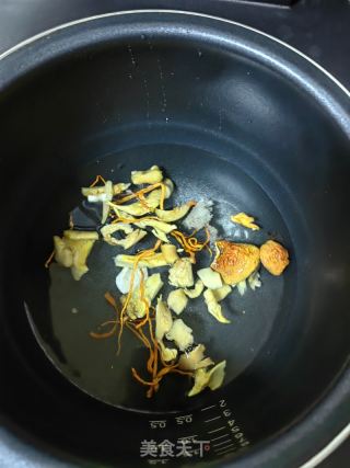 海参菌菇汤的做法步骤：3