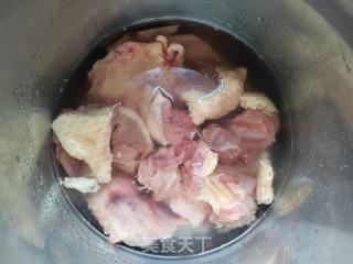 芋头焖鸭的做法步骤：2
