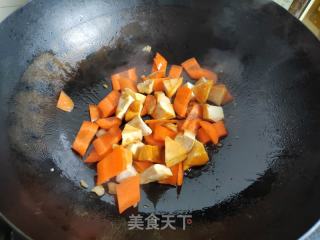 胡萝卜豆干炒西蓝花的做法步骤：4