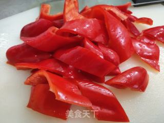 土豆红烧肉的做法步骤：1