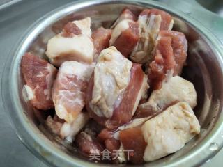 土豆红烧肉的做法步骤：3