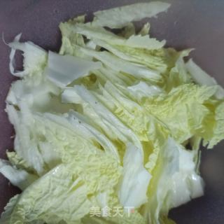 白菜粉条炖鸡的做法步骤：1