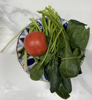 豆腐西红柿炒菠菜的做法步骤：2