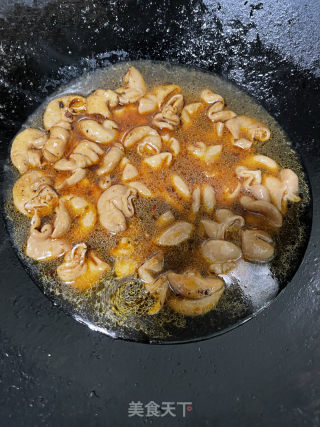 土豆烧肥肠的做法步骤：7