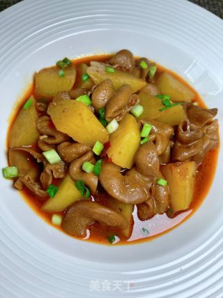 土豆烧肥肠的做法步骤：10