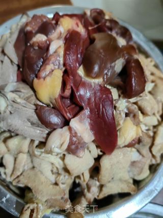 酸辣鸡杂粉的做法步骤：1