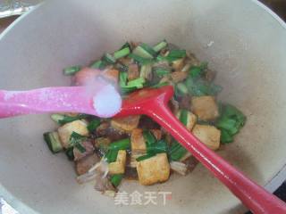大蒜肉片炒豆腐的做法步骤：9