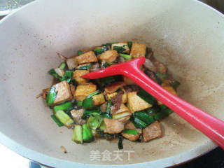 大蒜肉片炒豆腐的做法步骤：11