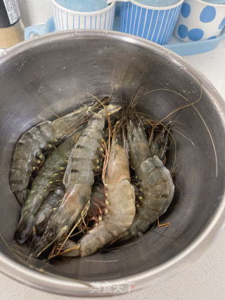 蒜茸开边虾的做法步骤：1