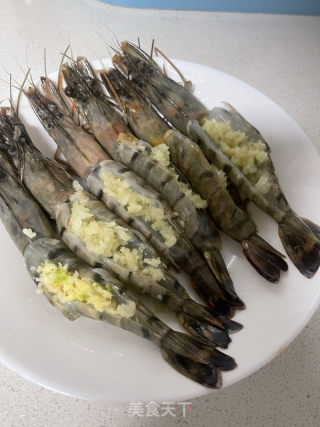 蒜茸开边虾的做法步骤：4