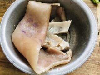 原汁皮冻的做法步骤：2
