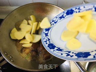 红烧肉土豆炖粉条的做法步骤：3