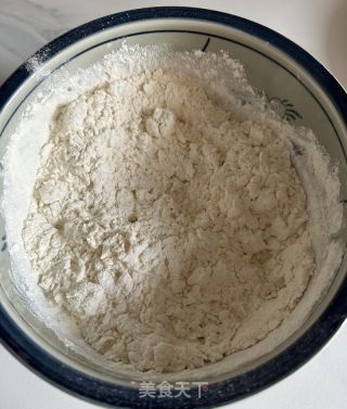 传统韭菜盒子的做法步骤：1