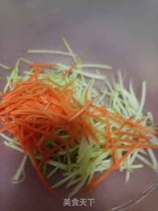 小鸡枞香覃拌佛手瓜的做法步骤：2