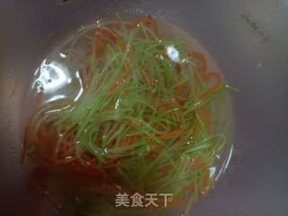 小鸡枞香覃拌佛手瓜的做法步骤：4