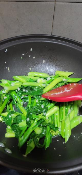 蒜蓉炒芥兰的做法步骤：6