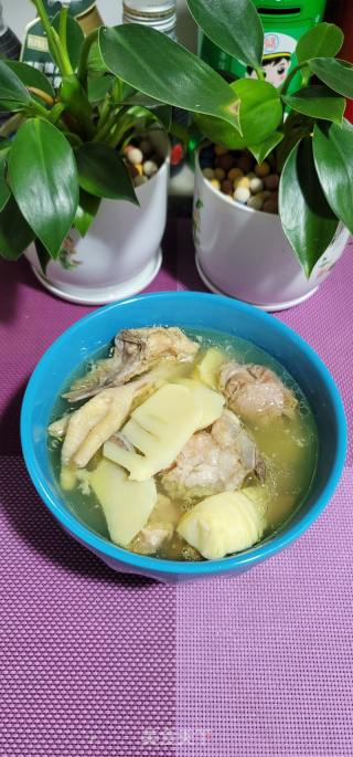 老母鸡筒骨冬笋汤的做法步骤：10