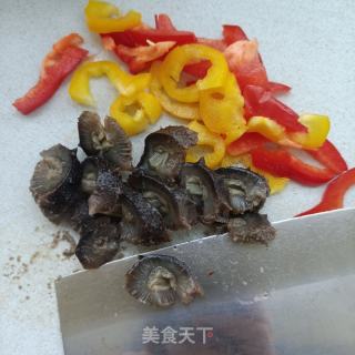 彩椒鸡腿拌海参的做法步骤：2
