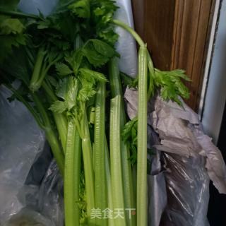 西芹红椒炒驴肉的做法步骤：1
