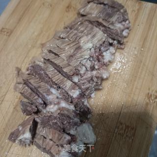 西芹红椒炒驴肉的做法步骤：3