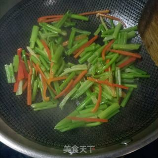 西芹红椒炒驴肉的做法步骤：9