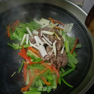 西芹红椒炒驴肉的做法步骤：10