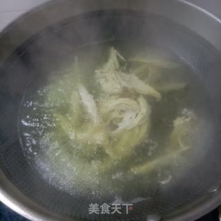 鲜葱彩椒拌鸡肉的做法步骤：5