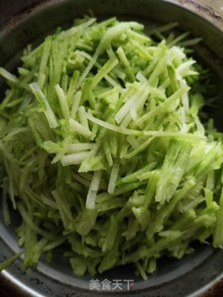 蒸青萝卜肉丸的做法步骤：1
