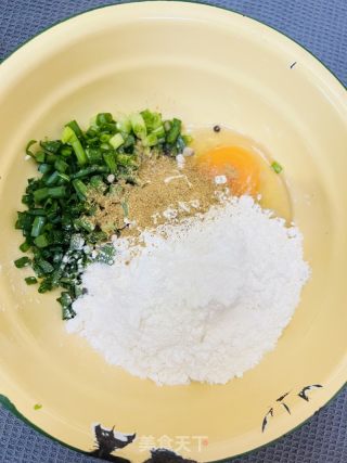 炸鱼块是用面粉还是淀粉炸才会又香又脆呢？的做法步骤：6