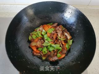 辣椒炒猪头肉的做法步骤：7