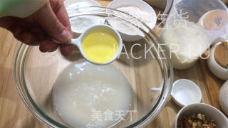 全麦核桃软欧，免揉配方，麦香味十足，皮脆内软。的做法步骤：3