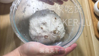 全麦核桃软欧，免揉配方，麦香味十足，皮脆内软。的做法步骤：10