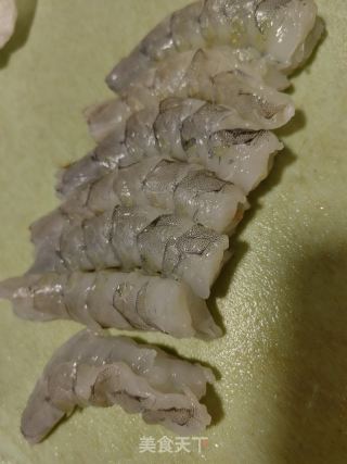 虾丁烩彩蔬的做法步骤：2