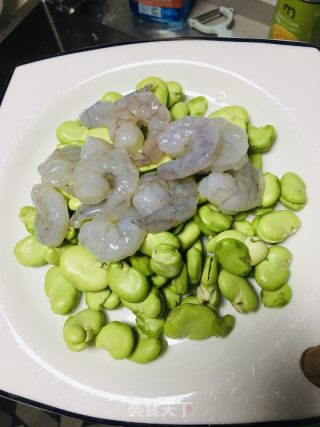 蚕豆虾仁的做法步骤：1