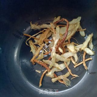 五指毛桃公鸡汤的做法步骤：3