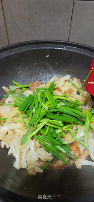 五花肉炒椰菜花的做法步骤：9