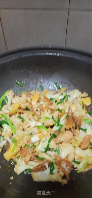 五花肉炒椰菜花的做法步骤：10