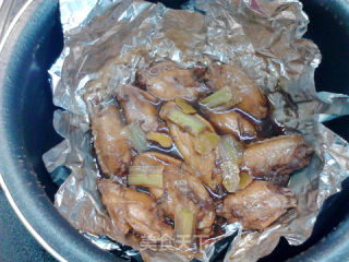电饭煲版酱鸡翅中的做法步骤：9