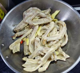 卤鸭翅鸭掌的做法步骤：7