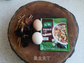 黑胡椒酸辣汤的做法步骤：1