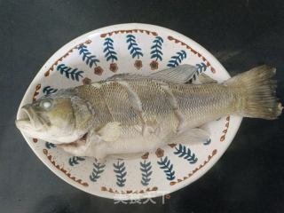 糖醋鲈鱼的做法步骤：6