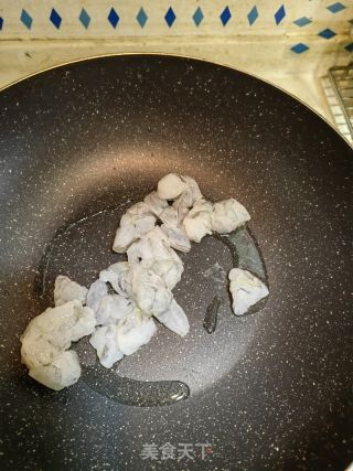 虾仁彩蔬炒饭的做法步骤：1